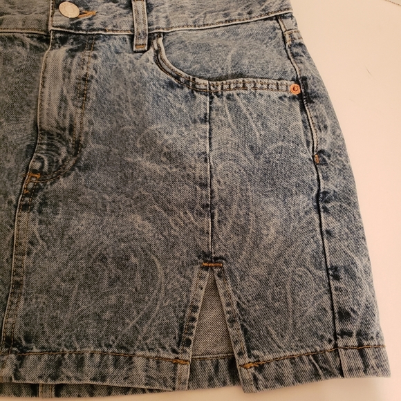 MNG Mango Denim Paisley Design Mini Skirt Light Wash Sz Med - Picture 4 of 8